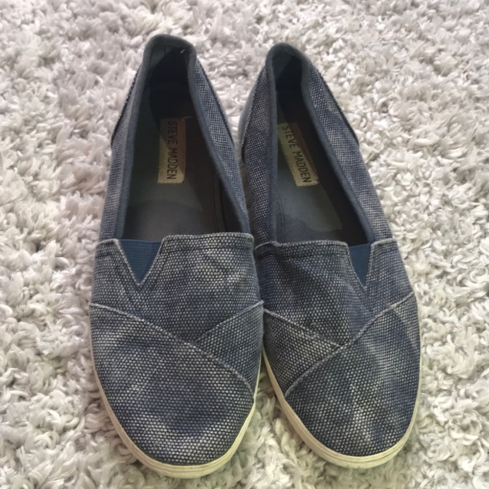 Steve Madden casual slip ons ACCEPTING OFFERS